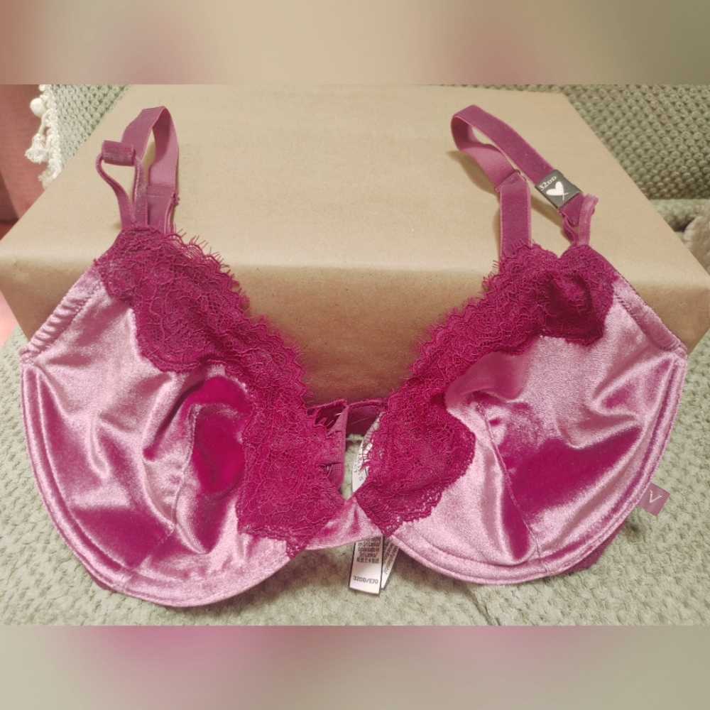VS unlined demi velvet never worn